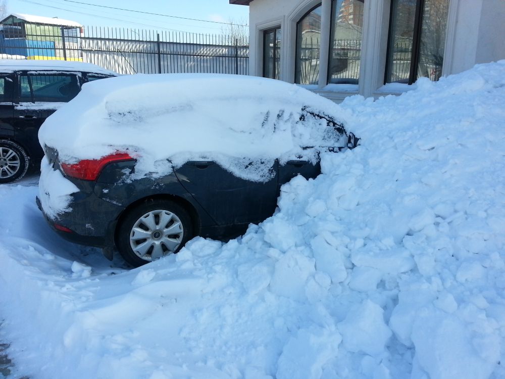 автомобиль под снегом